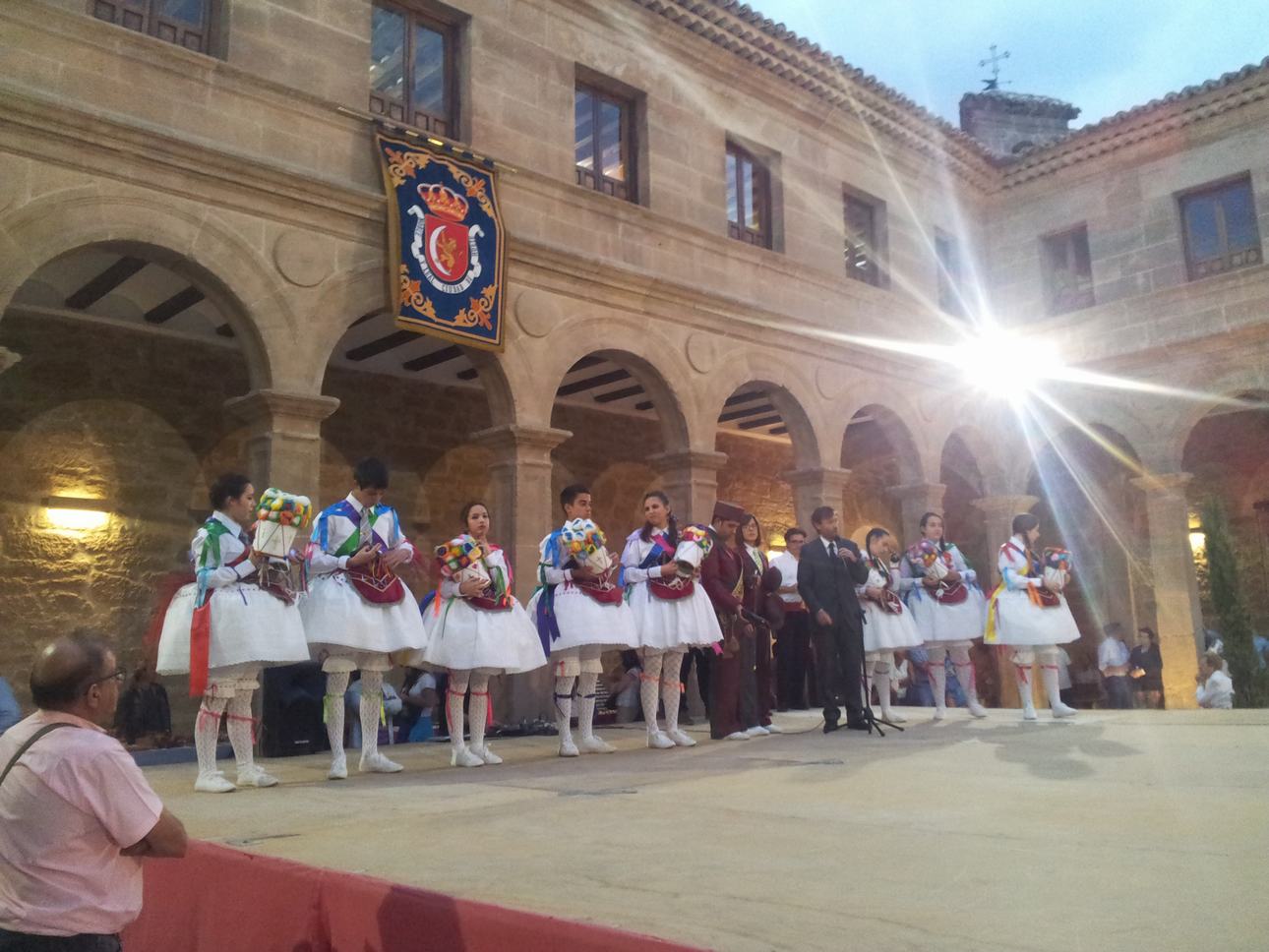 M Actuación folklórica Danzas de Belinchón
