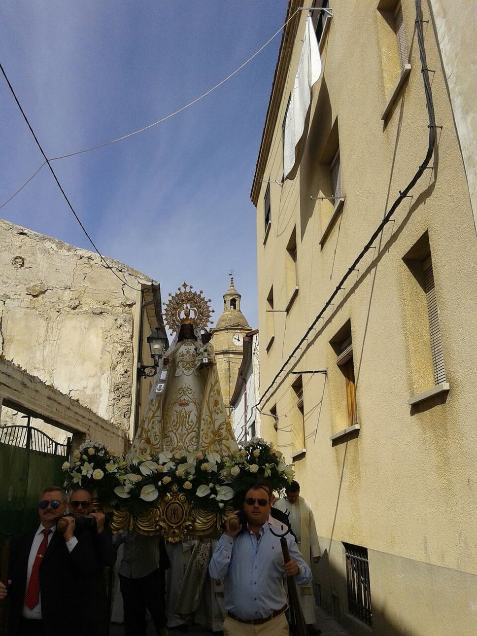 J Procesión a la Virgen