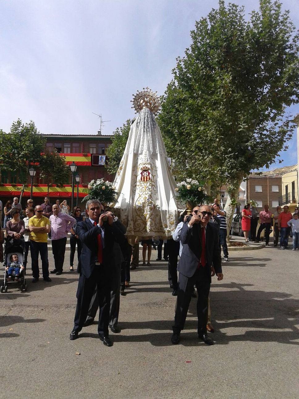 J Procesión a la Virgen
