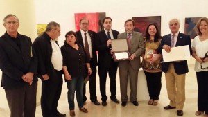 Entrega de placa conmemorativa por parte del Ayuntamiento de Huete a la AEPE