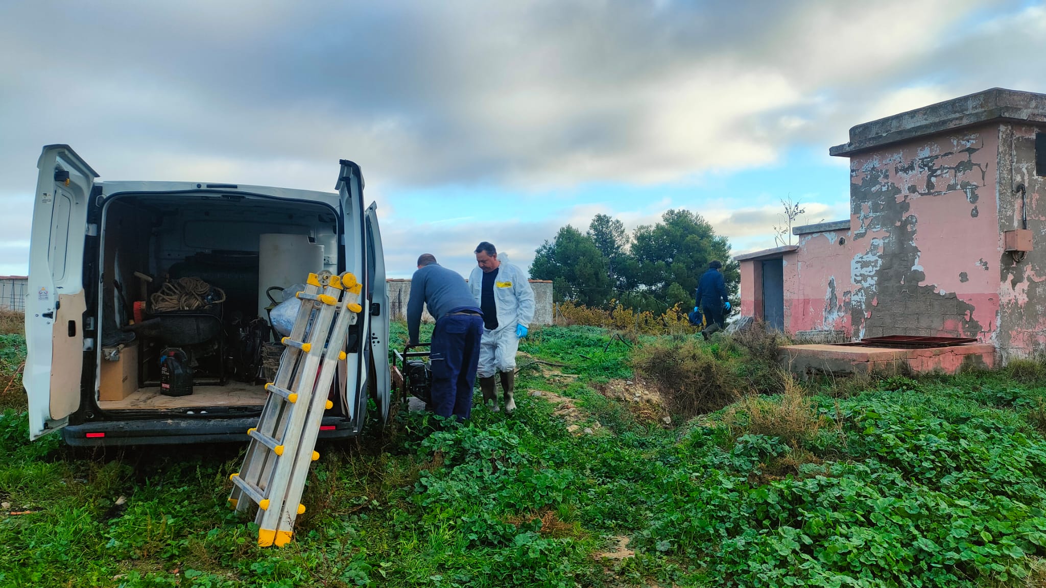 Trabajos de limpieza del depósito de San Miguel (Huete)